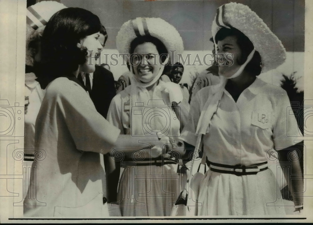 1964 Press Photo Luci Johnson Greeted by "Jersey Johnson Girls" in Atlantic City