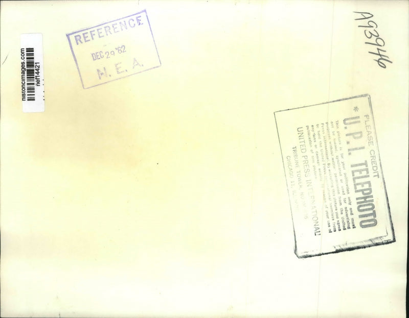 Load image into Gallery viewer, 1962 Press Photo Robert Lacy released unharmed from being ten hostage at bank
