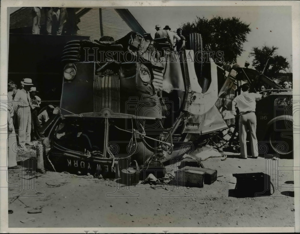 1937 Press Photo Wreckage of Greyhound Bus hit an Auto at Goshen Ind - nef14473