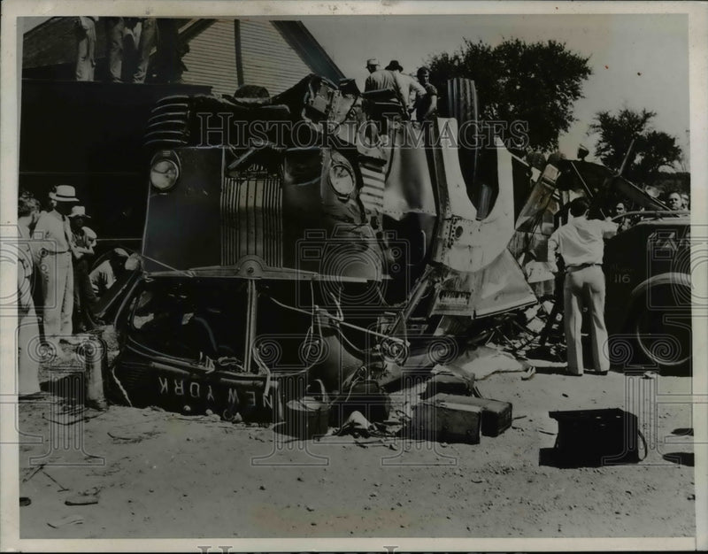 Load image into Gallery viewer, 1937 Press Photo Wreckage of Greyhound Bus hit an Auto at Goshen Ind - nef14473
