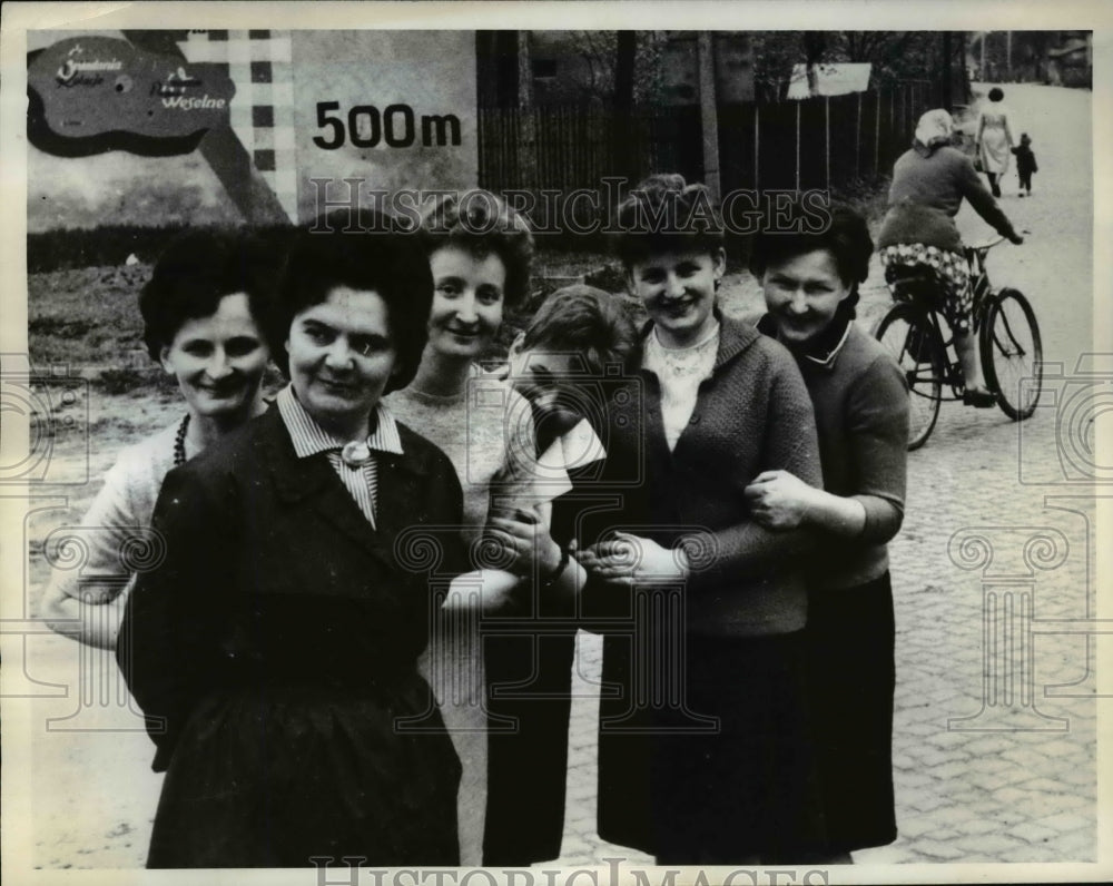 1965 Press Photo Members of the Town Council in the Village of Weilowies