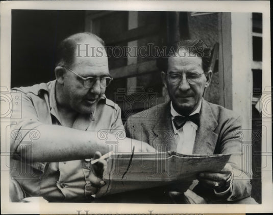 1950 Press Photo J. Muccio Briefed on Latest Front Line Developments in Korea