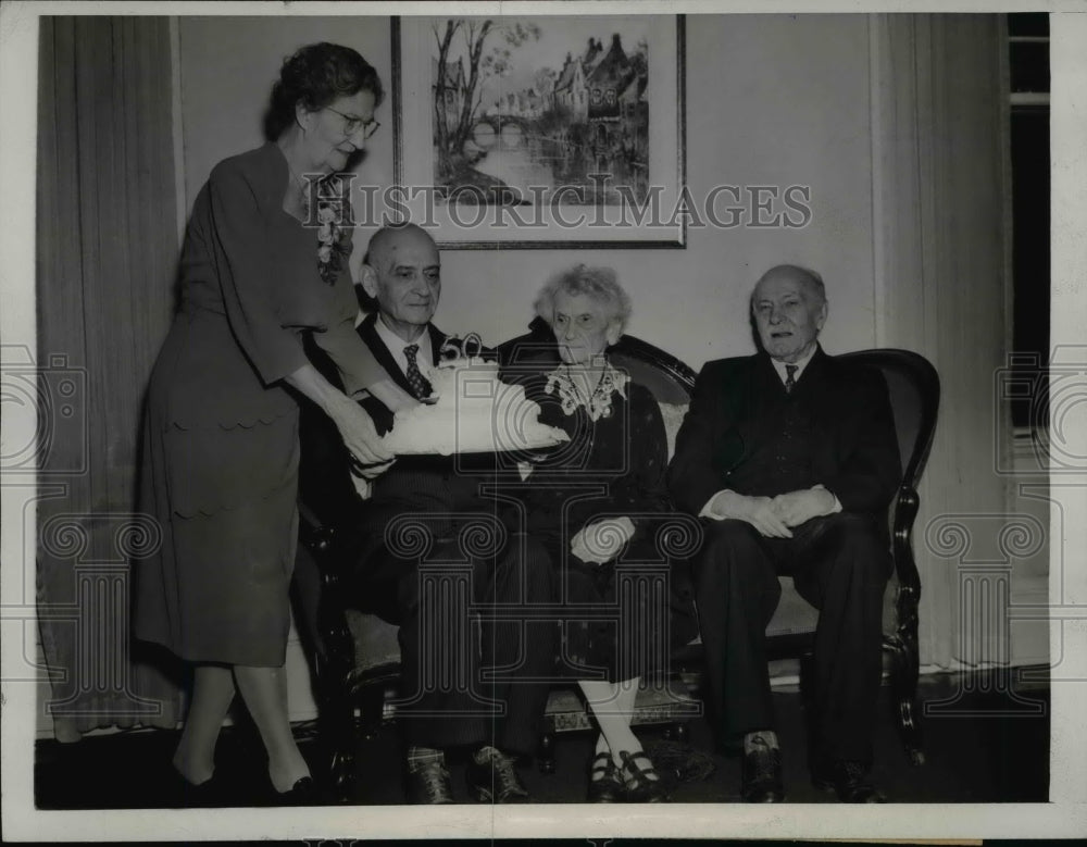 1945 Press Photo Mr & Mrs Frank Wagner Celebrating Their Golden Anniversary