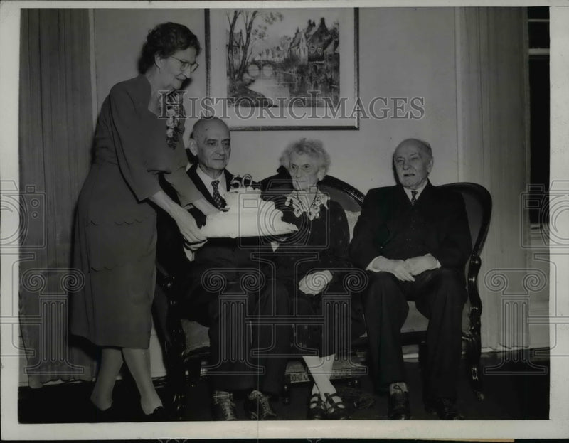 Load image into Gallery viewer, 1945 Press Photo Mr &amp; Mrs Frank Wagner Celebrating Their Golden Anniversary
