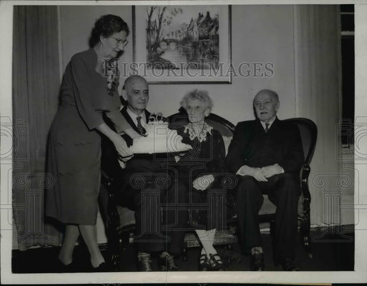 1945 Press Photo Mr & Mrs Frank Wagner Celebrating Their Golden Anniversary
