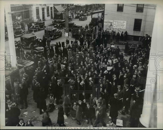 1935 Press Photo Crowd Gathers Outside Courthouse As Trial of Bruno Continues