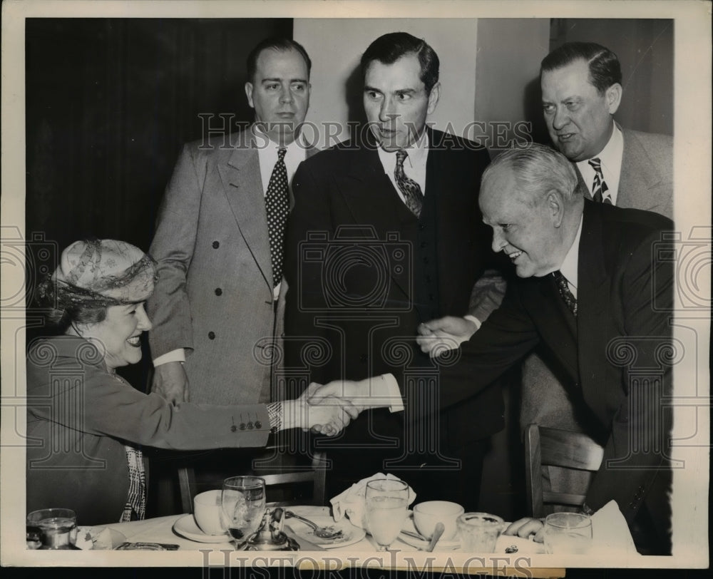 1944 Press Photo Mrs. Paul Henry with Committee of Republican Natl.Convention
