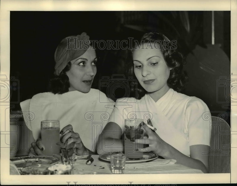 Load image into Gallery viewer, 1938 Press Photo G. Delsalle &amp; R. Lopata Afternooners at Jardin Royal Tea Hour

