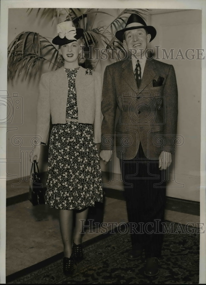 Load image into Gallery viewer, 1939 Press Photo Ms Megary Wearing Black &amp; Bold Coat and Other Gold Accessories

