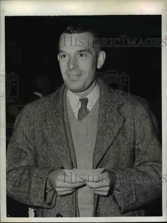 1943 Press Photo Claude Buss Executive Assistant to U.S. High Commissioner