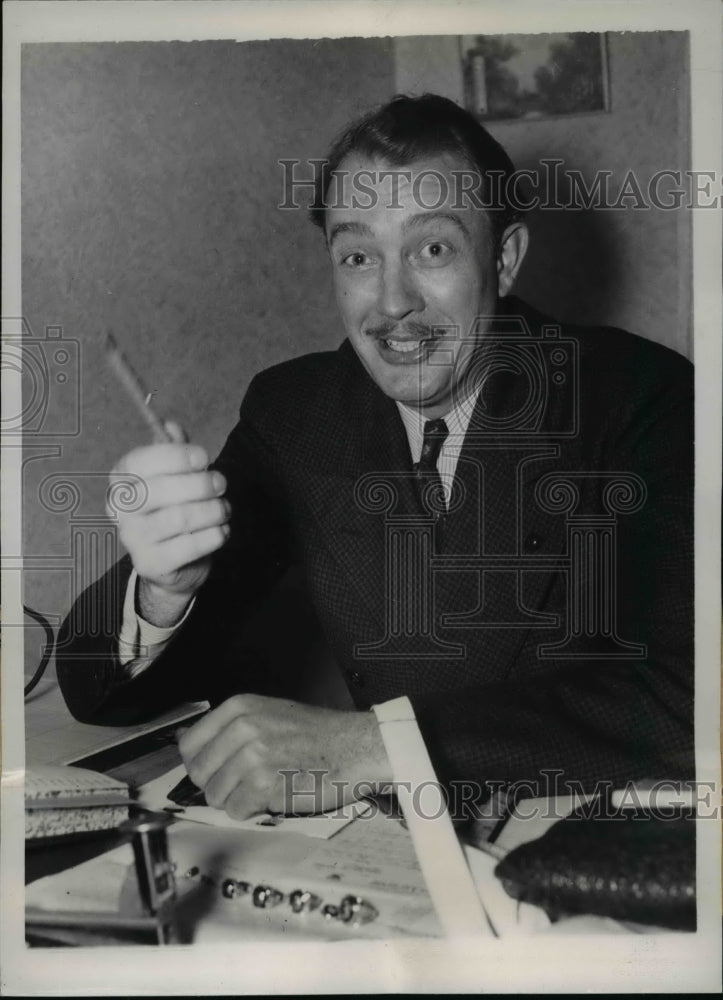 Load image into Gallery viewer, 1937 Press Photo George Tudor favors court reform to increase justice number
