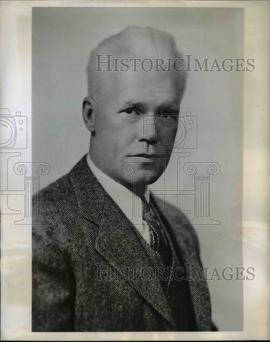 1944 Press Photo Former Book Critic and Wife Take Sabbatical Holiday - nef14824