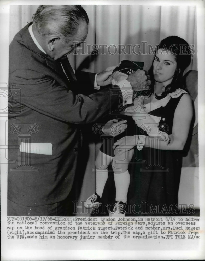 Load image into Gallery viewer, 1968 Press Photo Pres Johnson in Detroit To Address National Convention of Vets
