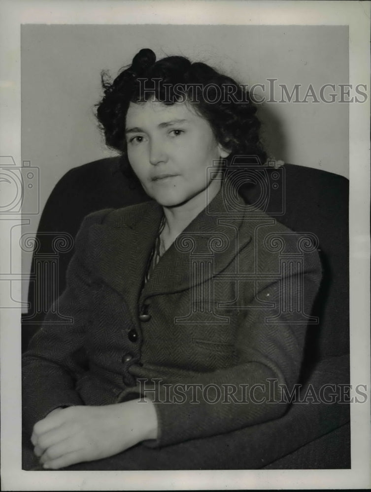 1938 Press Photo Gladys Weigman averts explosion of oxygen tank - nef14971