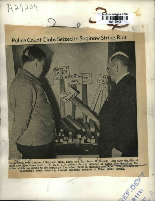 1941 Press Photo Police Count Clubs Seized in Saginaw Strike Riot - nef15042