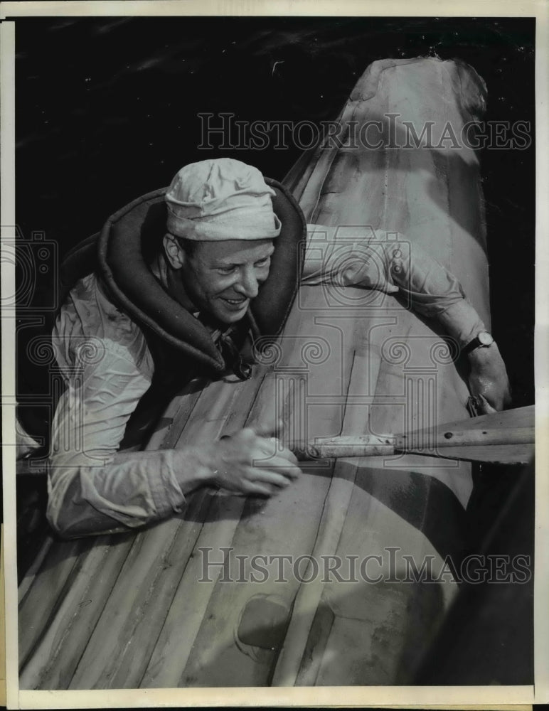 Load image into Gallery viewer, 1941 Press Photo A. Grant Traveled More Than 200 Miles in His Homemade Fol-Boat
