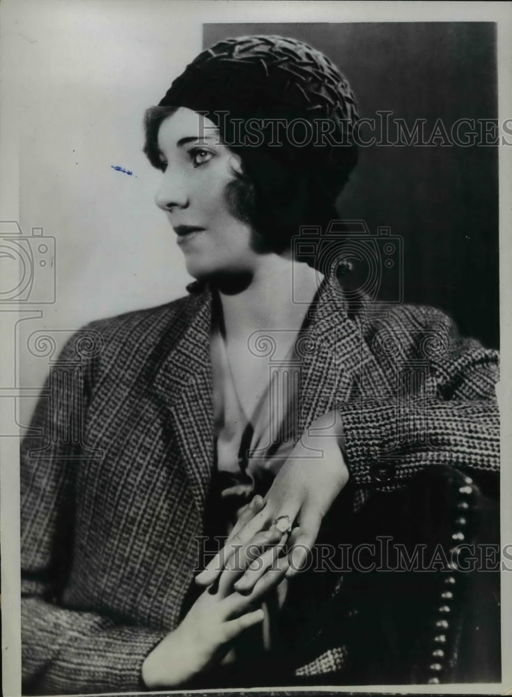 Load image into Gallery viewer, 1935 Press Photo Mr and Mrs George Weatherby's Honey Moon Marred by Ship Wreck
