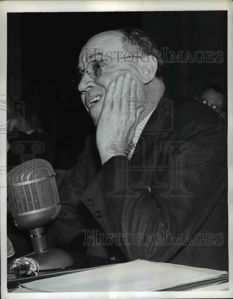 Load image into Gallery viewer, 1941 Press Photo Recommends Rejection of Defense of All Bids On Housing Project

