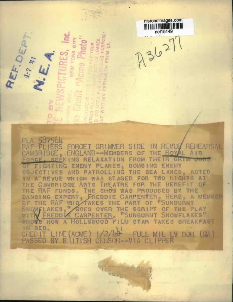 1941 Press Photo RAF Members Rehearse "Sunburnt Snowflakes" Play, Cambridge