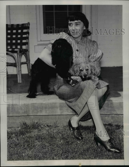 1939 Press Photo Josephine Peabody with Raised Springer Spaniel - nef15183