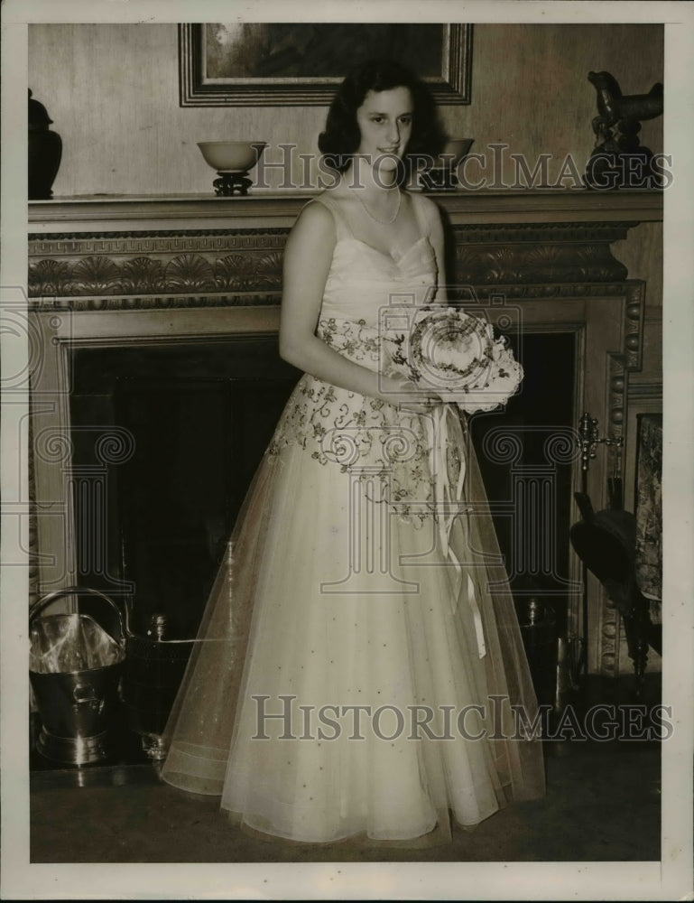 1940 Press Photo Debutante Joan Morgenthau at White House Dance - nef15193