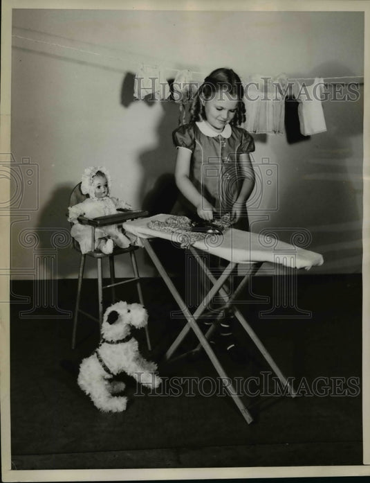 1939 Press Photo Judy Nelson Learns How To Iron To Be Better Wife - nef15259