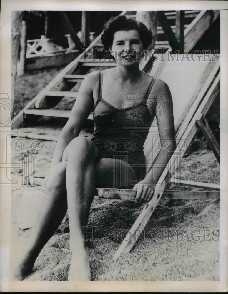 1960 Press Photo Presence of Felicity Atlee Caused a Furore in Italian Newspaper