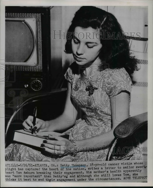 1951 Press Photo Betty Thompson Cancer victim writes letter to sailor sweetheart