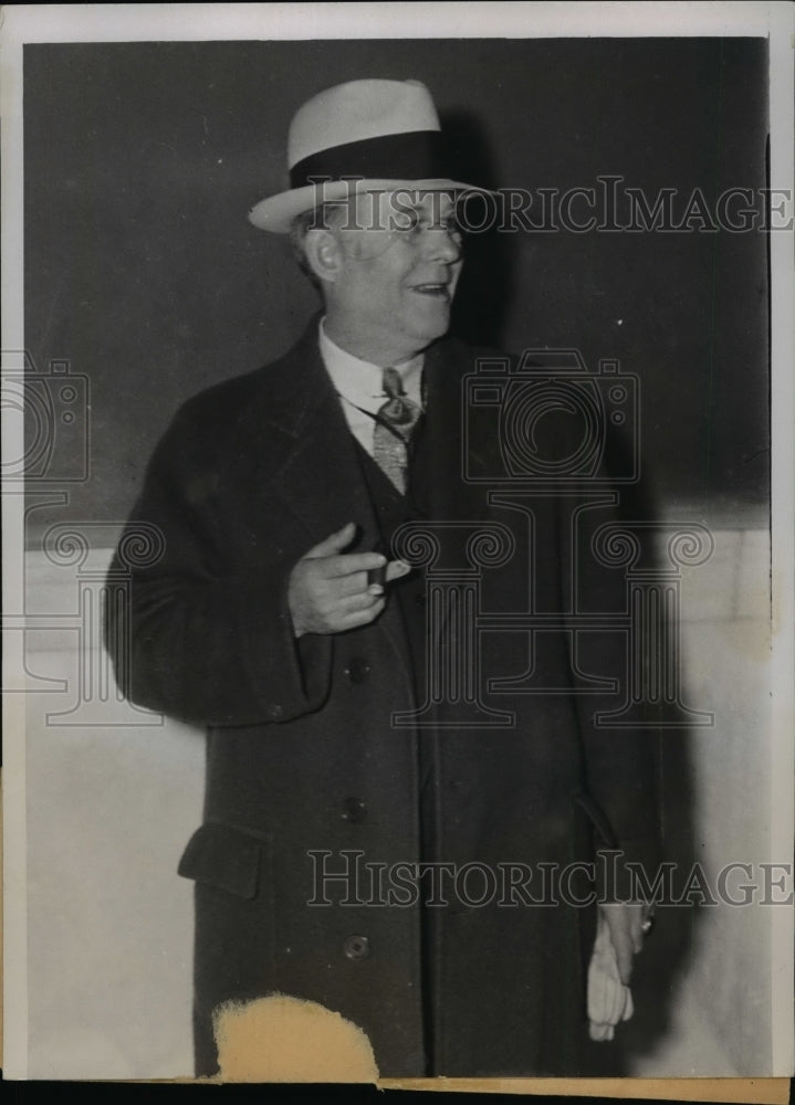 Load image into Gallery viewer, 1935 Press Photo G. Hartzell One of 31 Defendants On Trial For Fraud - nef15361
