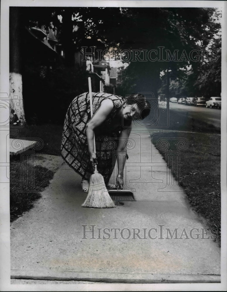 1957 Press Photo Mrs. Mary Burke - nef15422