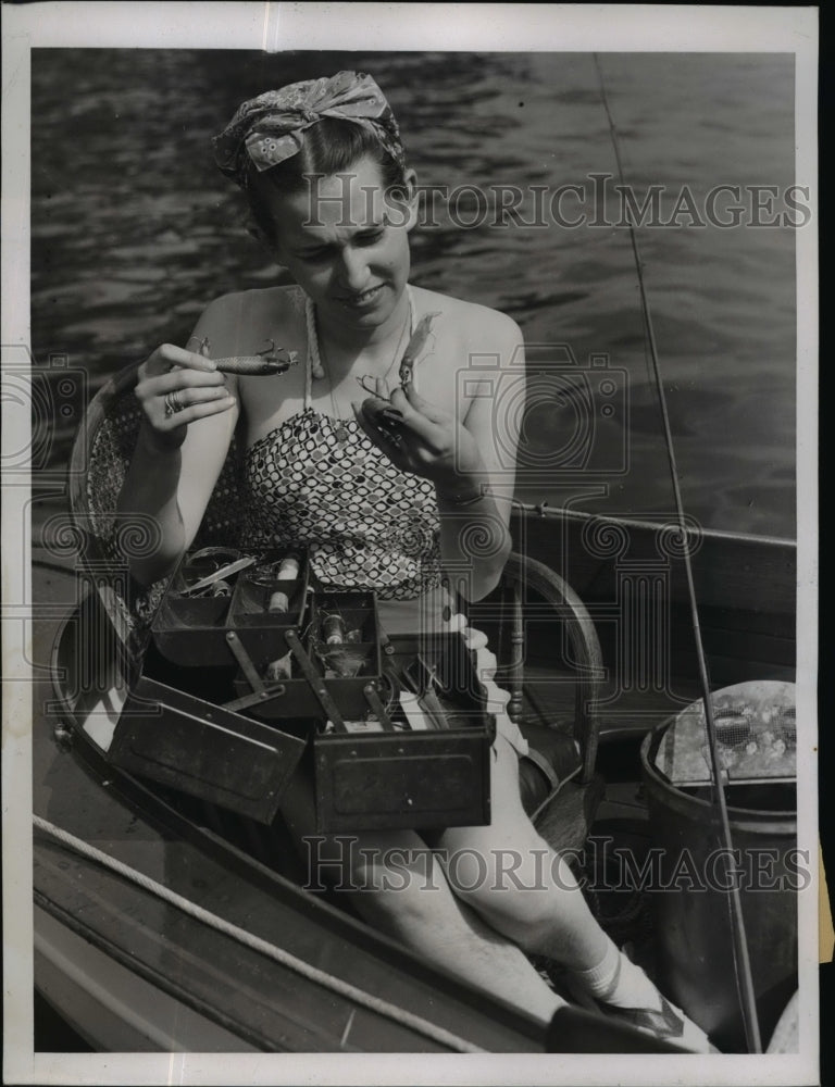 Load image into Gallery viewer, 1938 Press Photo Bass Season Opens at Thousand Islands - nef15428
