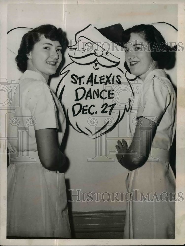 Load image into Gallery viewer, 1951 Press Photo Mildred Wallace and Alice Jane Casey of St. Alexis School
