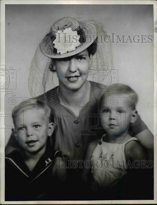 1942 Press Photo Eleven of Mrs Fisher's Menfolk Have Gone to War With Uncle Sam