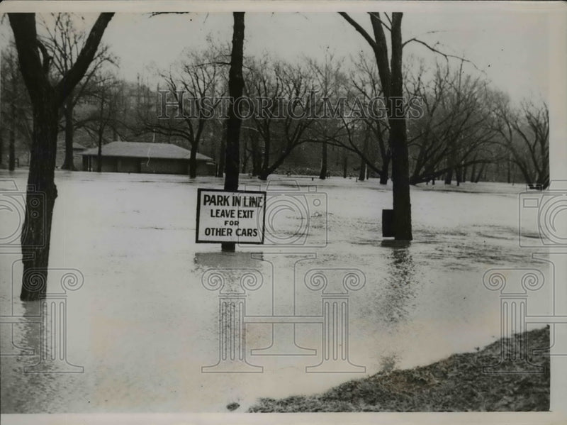 Load image into Gallery viewer, 1936 Press Photo Flooded Ellsworth Municipal Golf Course, Danville, Illinois
