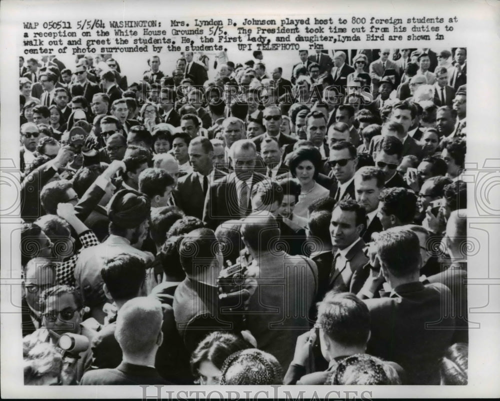 1964 Press Photo Lyndon & Lady Bird Johnson & Foreign Students at White House