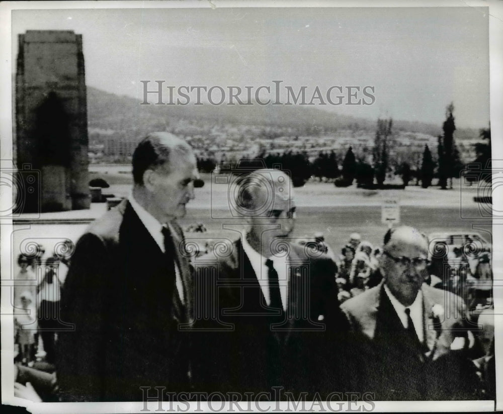 1967 Press Photo President Lyndon B. Johnson at Parliament house Steps, Canberra