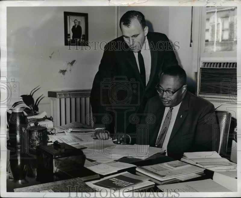 Load image into Gallery viewer, 1966 Press Photo Hary Oostdyke,Street Worker check project with Dr.Callender
