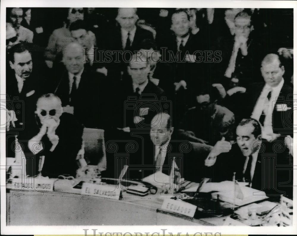 1967 Press Photo Ecuador President Otto Arosemena refuses to sign declaration