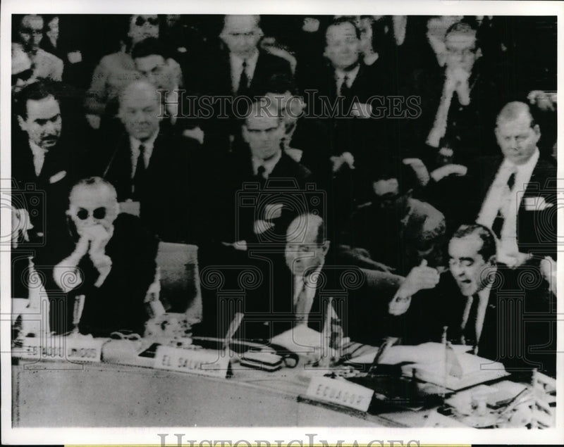 Load image into Gallery viewer, 1967 Press Photo Ecuador President Otto Arosemena refuses to sign declaration
