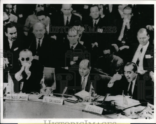 1967 Press Photo Ecuador President Otto Arosemena refuses to sign declaration