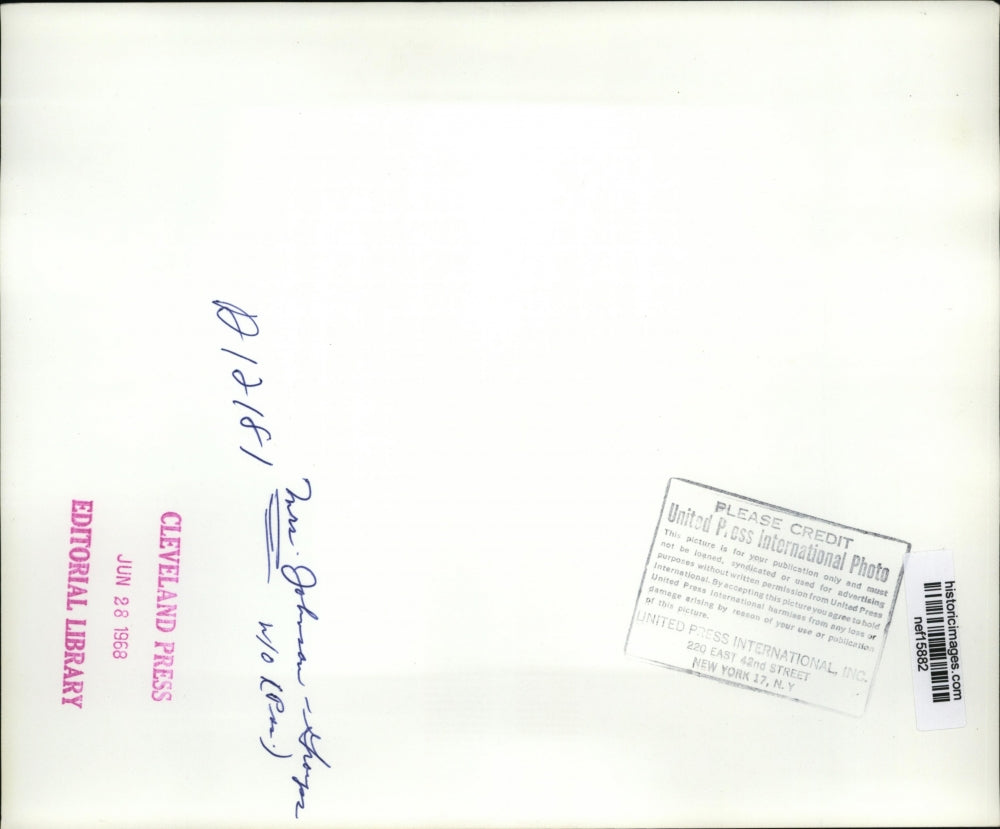 1968 Press Photo Lady Bird Johnson & Governor Tom McCall at Portland Airport