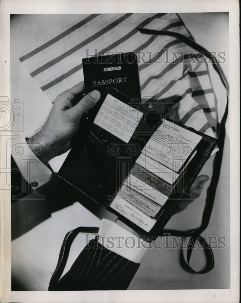 1948 Press Photo Passport Case - nef15938
