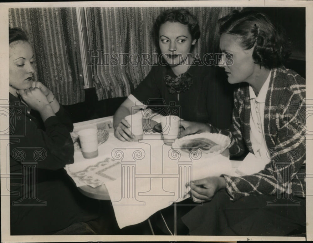 1936 Press Photo Chicago, Illinois Passengers on First Air-Conditioned Bus