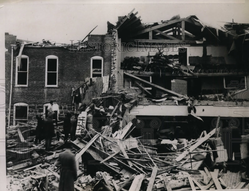 Load image into Gallery viewer, 1934 Press Photo Three People Killed 3 Injured In Explosion In Seminole Building
