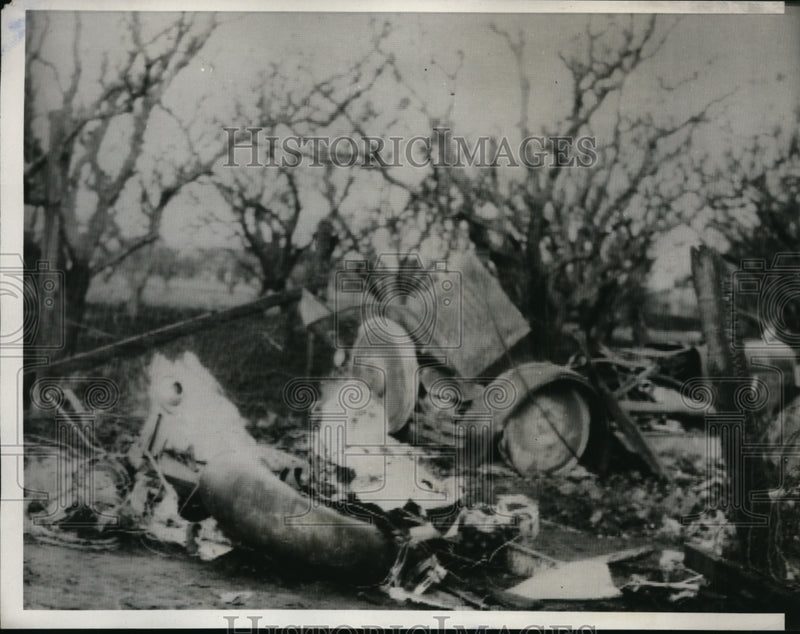 Load image into Gallery viewer, 1933 Press Photo Passenger Plane Crashes Into Home at Hayward 12 People Killed
