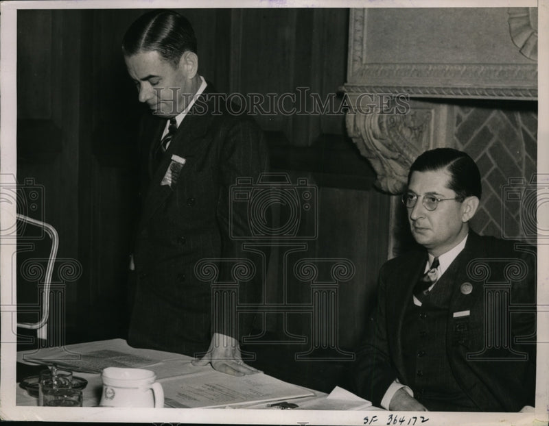 Load image into Gallery viewer, 1936 Press Photo Wood Netherland and David Auch Attend Banker's Convention
