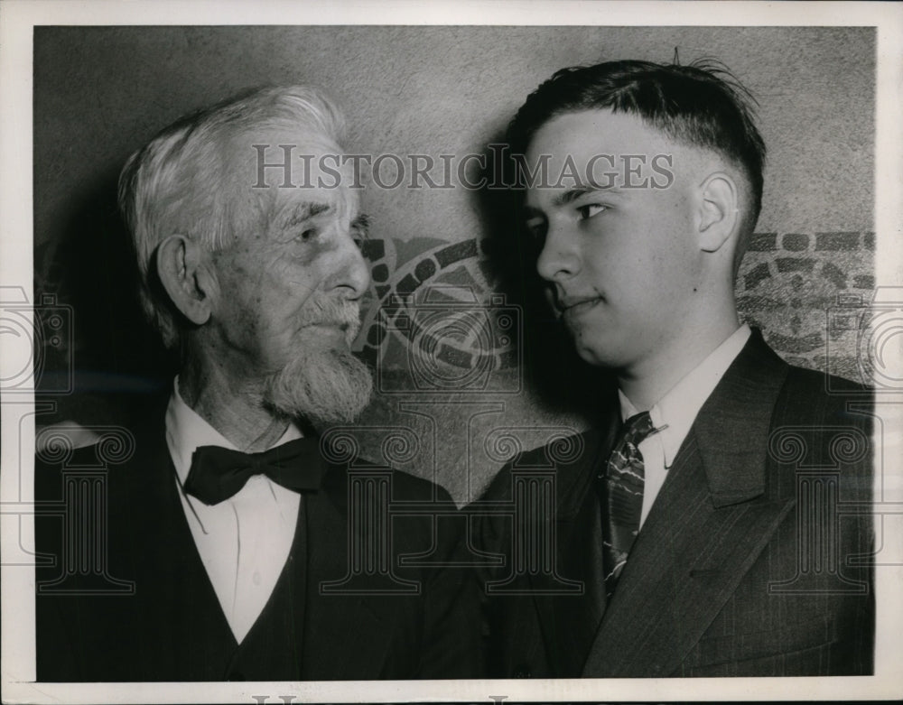1943 Press Photo D. Pressnall and H. Munn Attend Prohibition National Covention