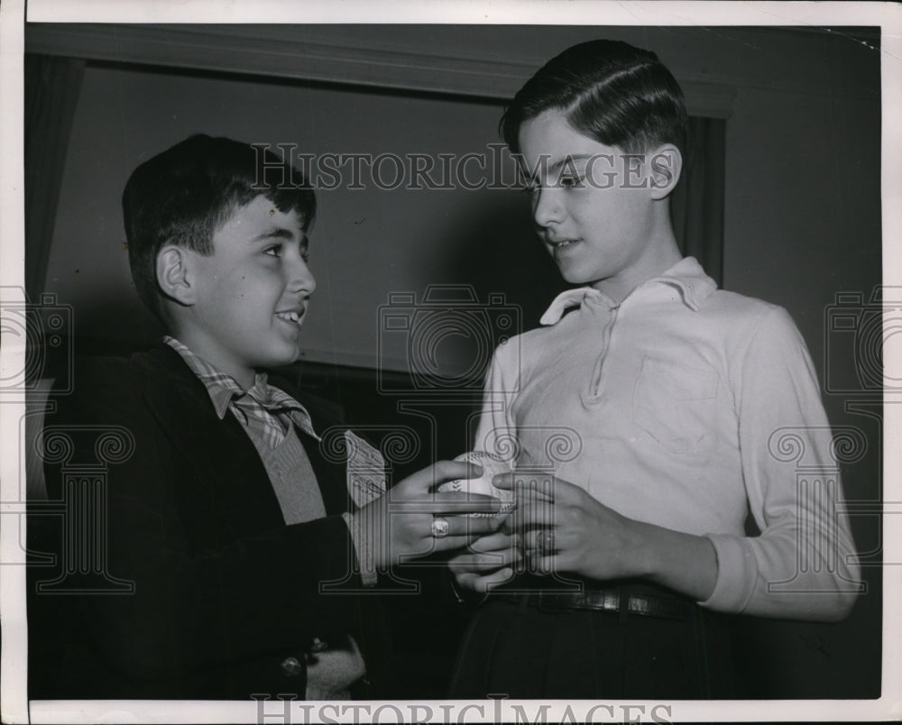 1951 Press Photo Arthur Mac Arthur (Right) - nef16047