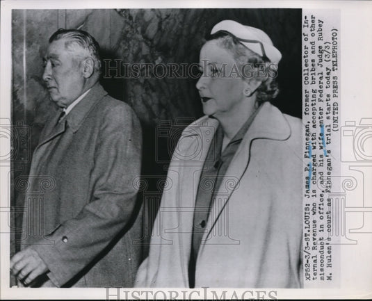 1952 Press Photo J. Finnegan and Wife Enter Federal Judge Rubey Hulen's Court