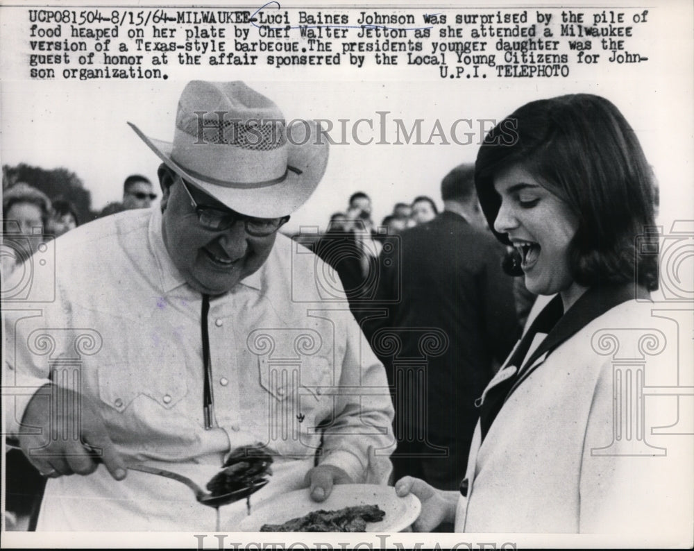 1965 Press Photo Luci Johnson Surprised by Pile of Food Heaped On her Plate